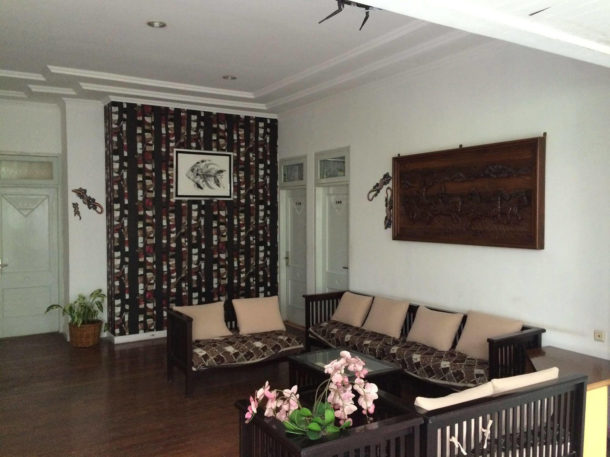 Hotel Collection O 10 Sweet Karina Bandung Exterior foto